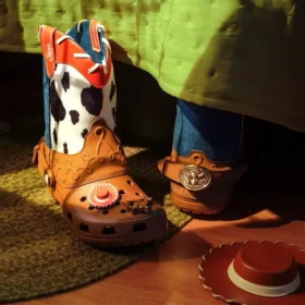 Botki i kozaki Jessie z filmu „Toy Story” Disneya i Pixara