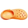 Classic Clog w stylu retro Crocs z grubą podeszwą – pomarańczowe sandały z motywem małego wieloryba