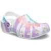 Classic Clog wzór Crocs na płaskim obcasie – sportowe, kolorowe niebieskie sandały