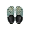 Classic Clog z geometrycznym wzorem w opalizujących kolorach „Green”