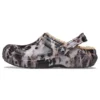 Classic Lined Clog, barwiony wybielaczem „Black White Beige”