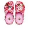 Crocs x A Bathing Ape – chodaki „Carnation”