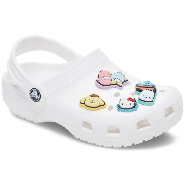 „Hello Kitty® i przyjaciele – zestaw 5 przypinek do butów Jibbitz” „Hello Kitty® i przyjaciele – zestaw 5 przypinek do butów Jibbitz”