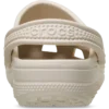 Klasyczne chodaki z wycięciami w kształcie serc Klasyczne chodaki z wycięciami w kształcie serc