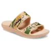 Klasyczne Crocs z nadrukiem w kamuflażu „Tan Green”