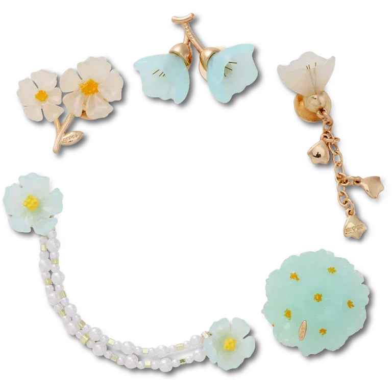 Przypinki Jibbitz™ „Blue Dainty Floral” – zestaw 5 sztuk Przypinki Jibbitz™ „Blue Dainty Floral” – zestaw 5 sztuk