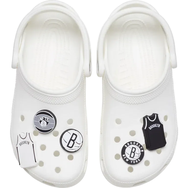 Przypinki Jibbitz™ NBA Brooklyn Nets – zestaw 5 sztuk Przypinki Jibbitz™ NBA Brooklyn Nets – zestaw 5 sztuk
