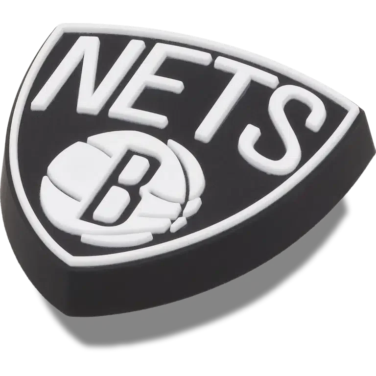 Przypinki Jibbitz™ z motywem drużyny NBA Brooklyn Nets Przypinki Jibbitz™ z motywem drużyny NBA Brooklyn Nets