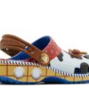 Toy Story x Classic Clog dla maluchów „Woody” Toy Story x Classic Clog dla maluchów „Woody”