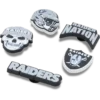 Zestaw 5 przypinek do butów Jibbitz™ z motywem drużyny NFL Las Vegas Raiders Zestaw 5 przypinek do butów Jibbitz™ z motywem drużyny NFL Las Vegas Raiders