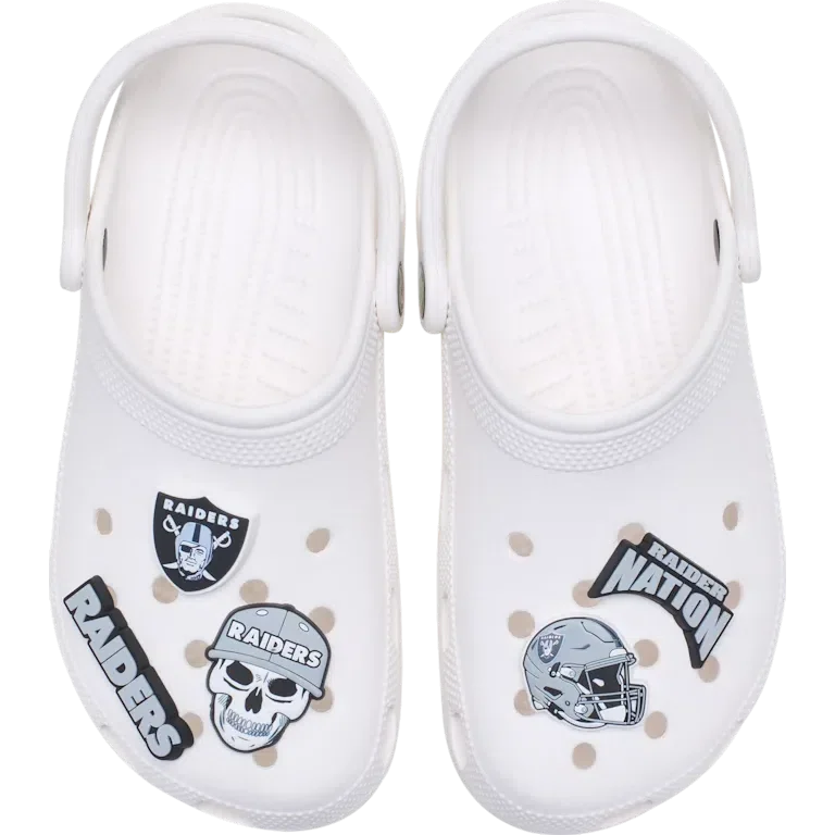 Zestaw 5 przypinek do butów Jibbitz™ z motywem drużyny NFL Las Vegas Raiders Zestaw 5 przypinek do butów Jibbitz™ z motywem drużyny NFL Las Vegas Raiders