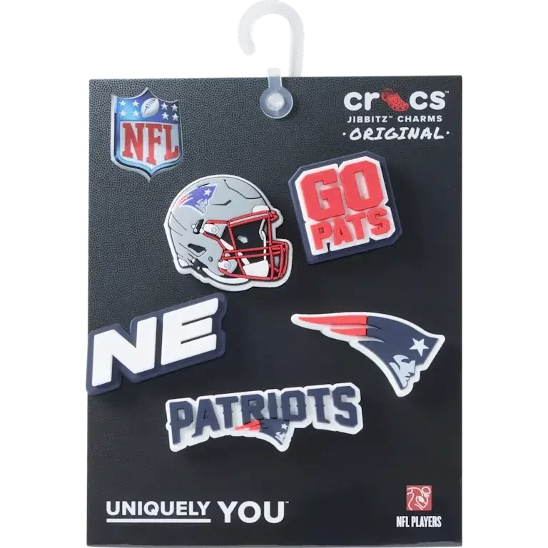 Zestaw 5 przypinek do butów Jibbitz z motywem drużyny NFL New England Patriots Zestaw 5 przypinek do butów Jibbitz z motywem drużyny NFL New England Patriots
