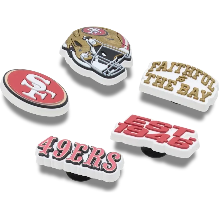 Zestaw 5 przypinek do butów Jibbitz z motywem drużyny NFL San Francisco 49ers Zestaw 5 przypinek do butów Jibbitz z motywem drużyny NFL San Francisco 49ers