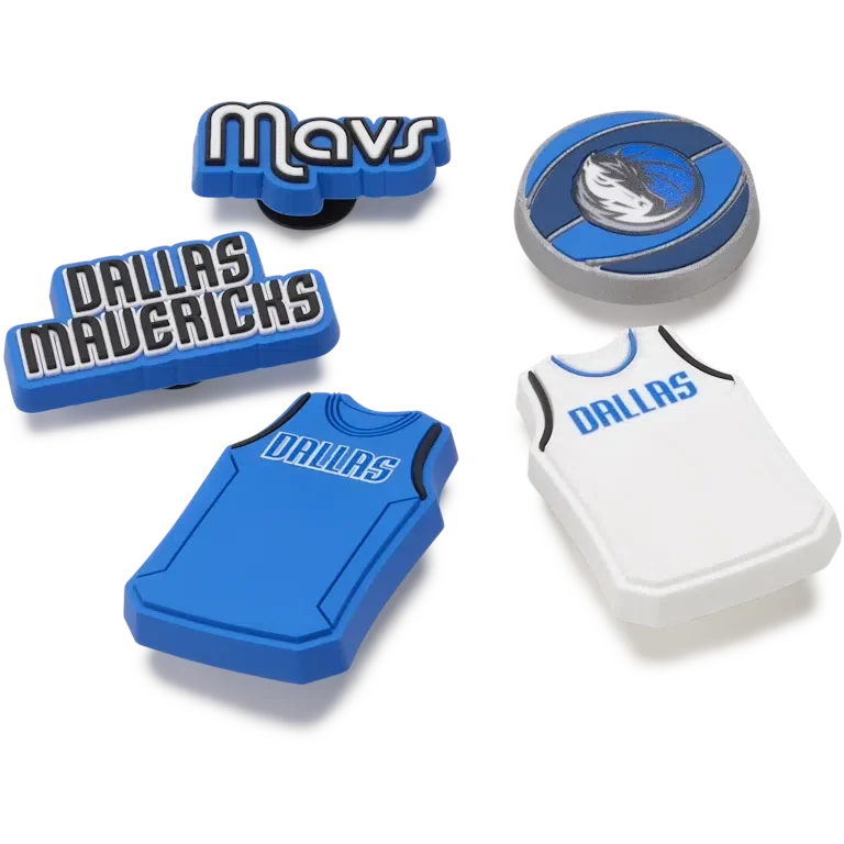 Zestaw 5 przypinek Jibbitz™ z motywem drużyny NBA Dallas Mavericks Zestaw 5 przypinek Jibbitz™ z motywem drużyny NBA Dallas Mavericks