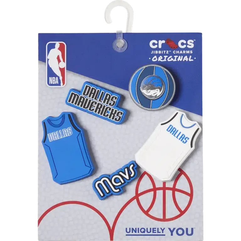 Zestaw 5 przypinek Jibbitz™ z motywem drużyny NBA Dallas Mavericks Zestaw 5 przypinek Jibbitz™ z motywem drużyny NBA Dallas Mavericks