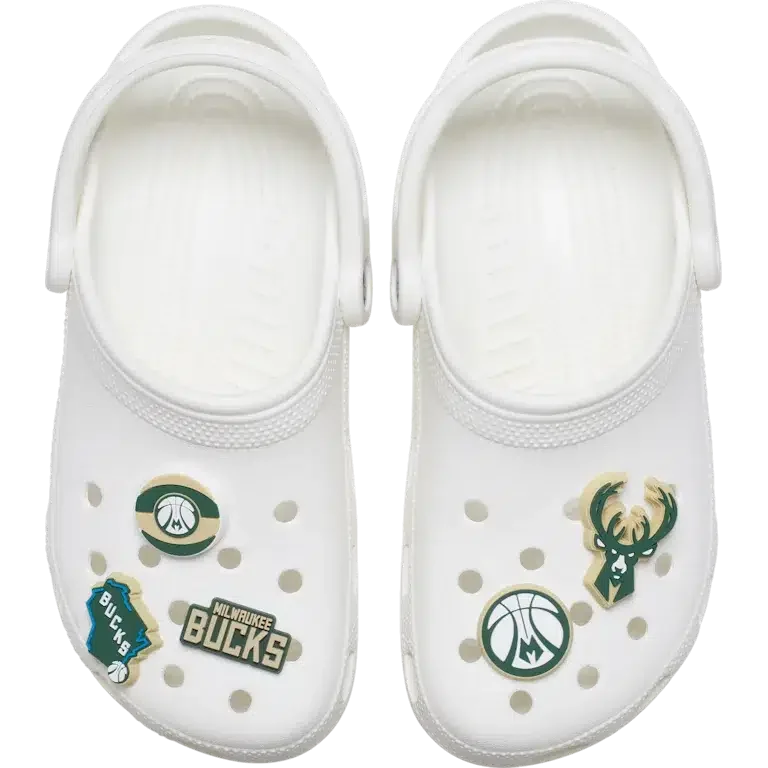 Zestaw 5 przypinek Jibbitz™ z motywem Milwaukee Bucks z NBA Zestaw 5 przypinek Jibbitz™ z motywem Milwaukee Bucks z NBA