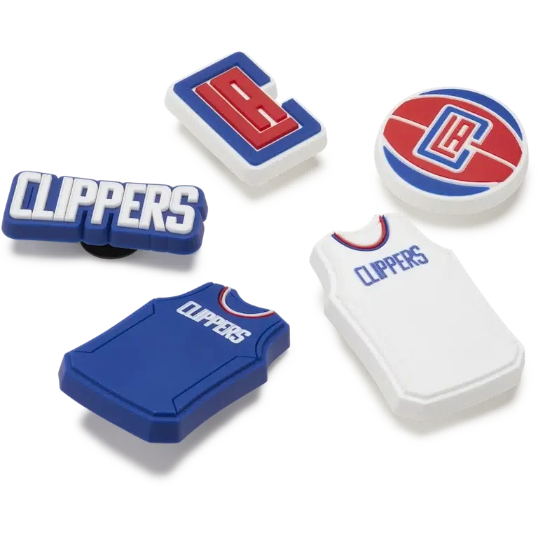 Zestaw 5 przypinek Jibbitz™ z motywem NBA Los Angeles Clippers Zestaw 5 przypinek Jibbitz™ z motywem NBA Los Angeles Clippers