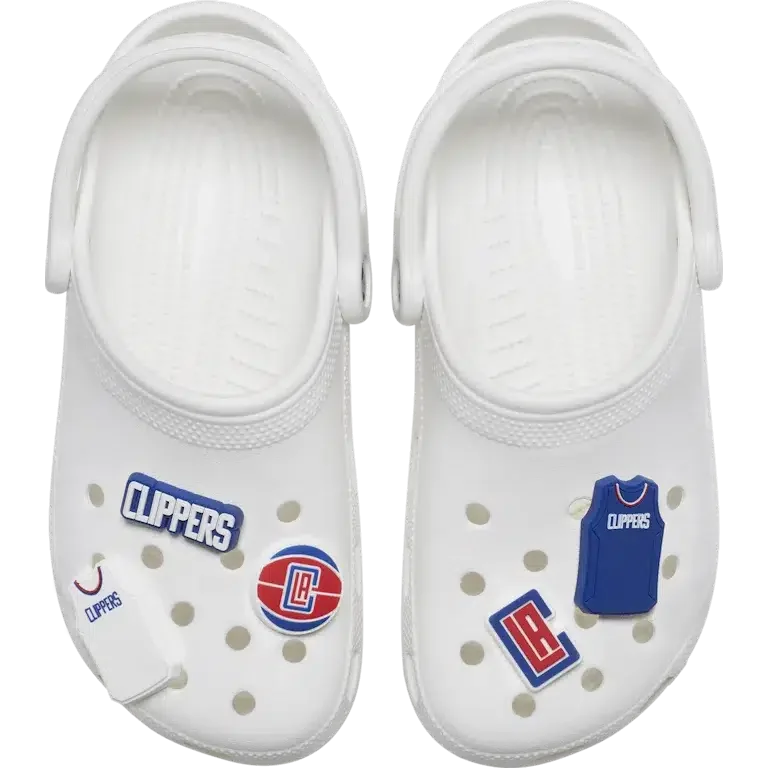 Zestaw 5 przypinek Jibbitz™ z motywem NBA Los Angeles Clippers Zestaw 5 przypinek Jibbitz™ z motywem NBA Los Angeles Clippers